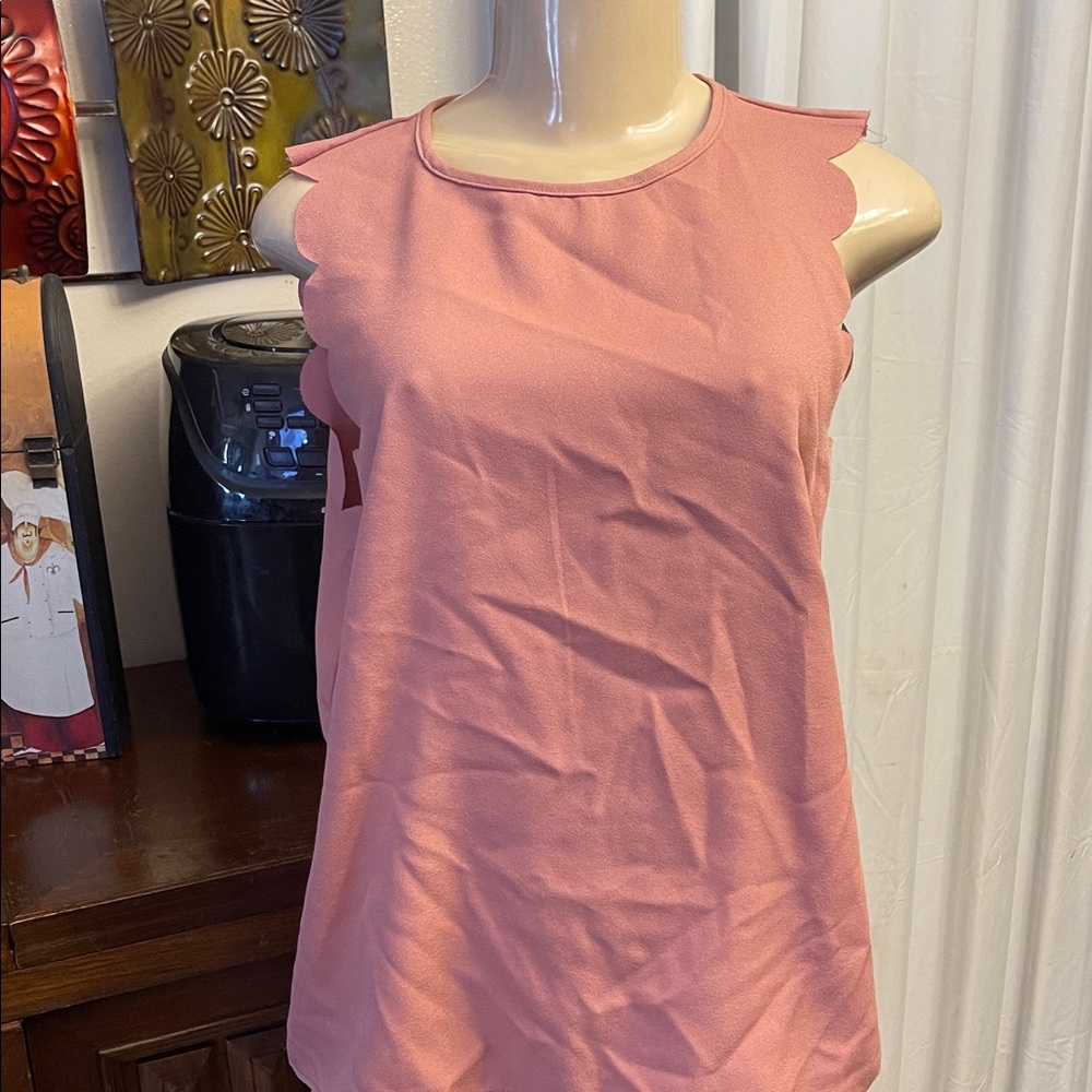 Sleeveless Scallop-Edge Pink Women's Top
